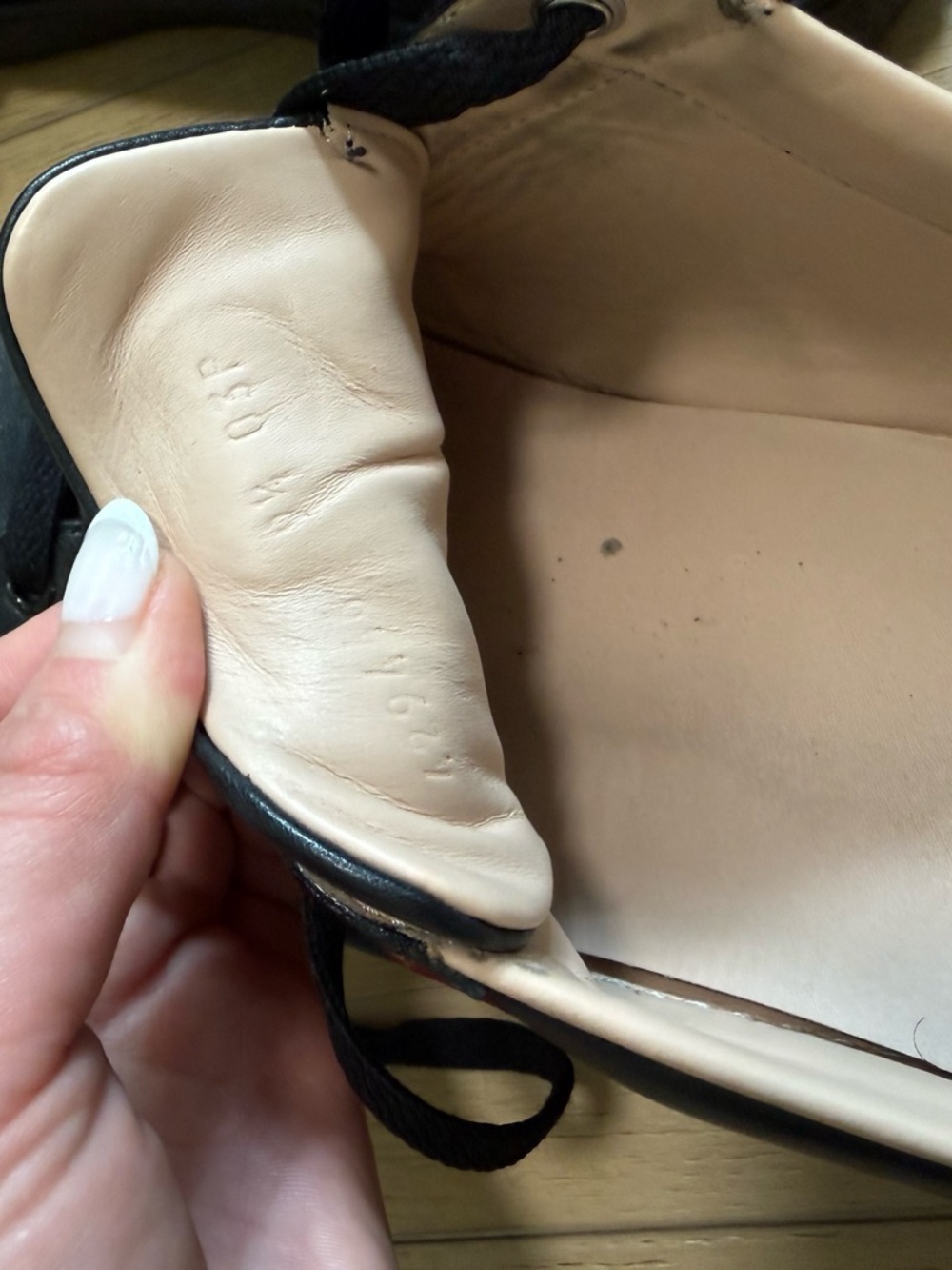 Gucci ACE embroidered 🐝black bee  OPEN TO OFFERS men’s 9.5 AUTHENTIC!! - Picture 3 of 4